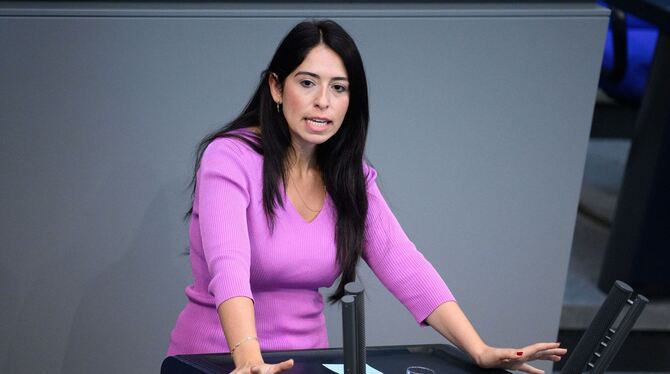 Melis Sekmen Melis Sekmen