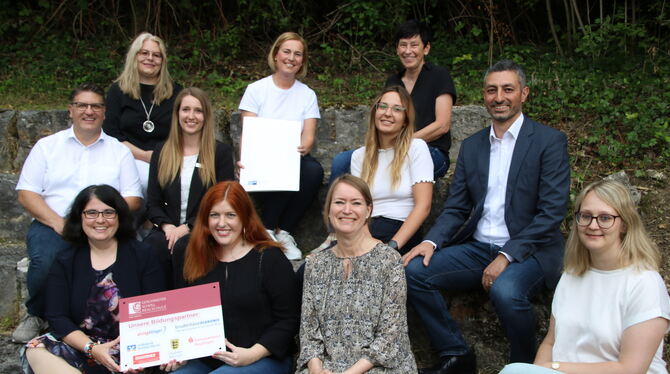 Bad Urach Realschule Berufsorientierung Die Vereinbarungen zur Berufsorientierung sind unter Dach und Fach: Die Vertreter der Partnerbetriebe, der Geschwister-Scholl-Re