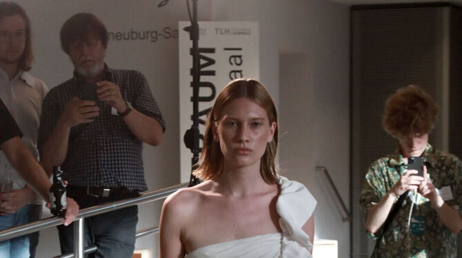 Vor der großen Weltpremiere während der Berlin Fashion Week gab es während der Laubholz Tage in Göppingen exklusive Einblicke in Vor der großen Weltpremiere während der Berlin Fashion Week gab es während der Laubholz Tage in Göppingen exklusive Einblicke in