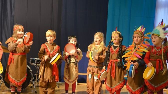 Die Reise über den Musikglobus führte am Tag der offenen Tür bei der Metzinger Musikschule auch zu den kleinen Indianern der mus