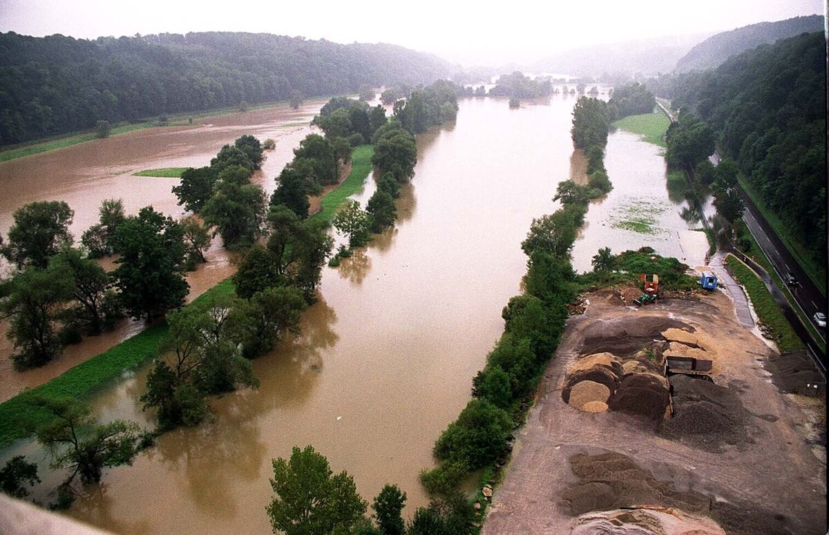 2002_pel-12-08-altenburg1-raiser