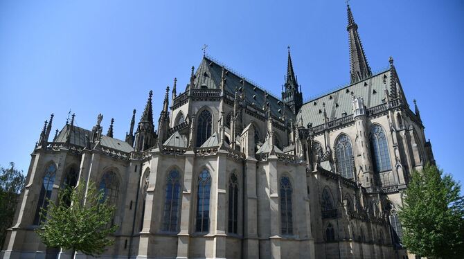 Statue von gebärender Maria in Linzer Dom geköpft Statue von gebärender Maria in Linzer Dom geköpft