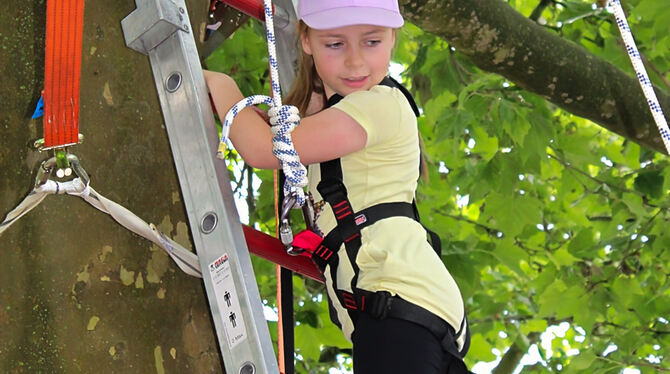 Gut gesichert: Bei der Freiwilligen Feuerwehr Lichtenstein konnte man Klettern und Slackline ausprobieren.