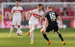 Der Stuttgarter Angelo Stiller (Mitte) ist für Bundestrainer Julian Nagelsmann auf der Position des zurückgetretenen Toni Kroos