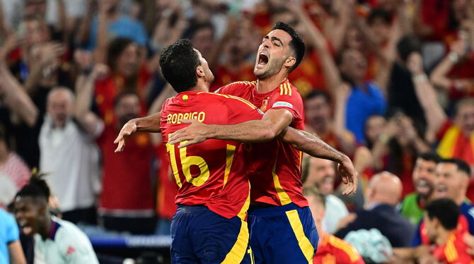 Unbändiger Jubel bei Spaniens Rodri (links) und Mikel Merino.