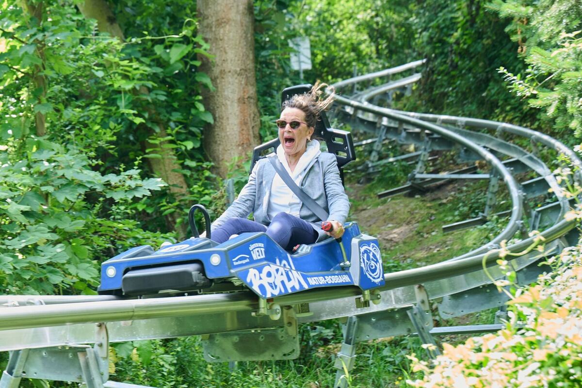 Wiedereröffnung der Berliner Natur-Bobbahn im Kienbergpark Wiedereröffnung der Berliner Natur-Bobbahn im Kienbergpark