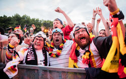 Wer die Live-Übertragung am Gerät mit den besten technischen Voraussetzungen verfolgt, kann zuerst jubeln.