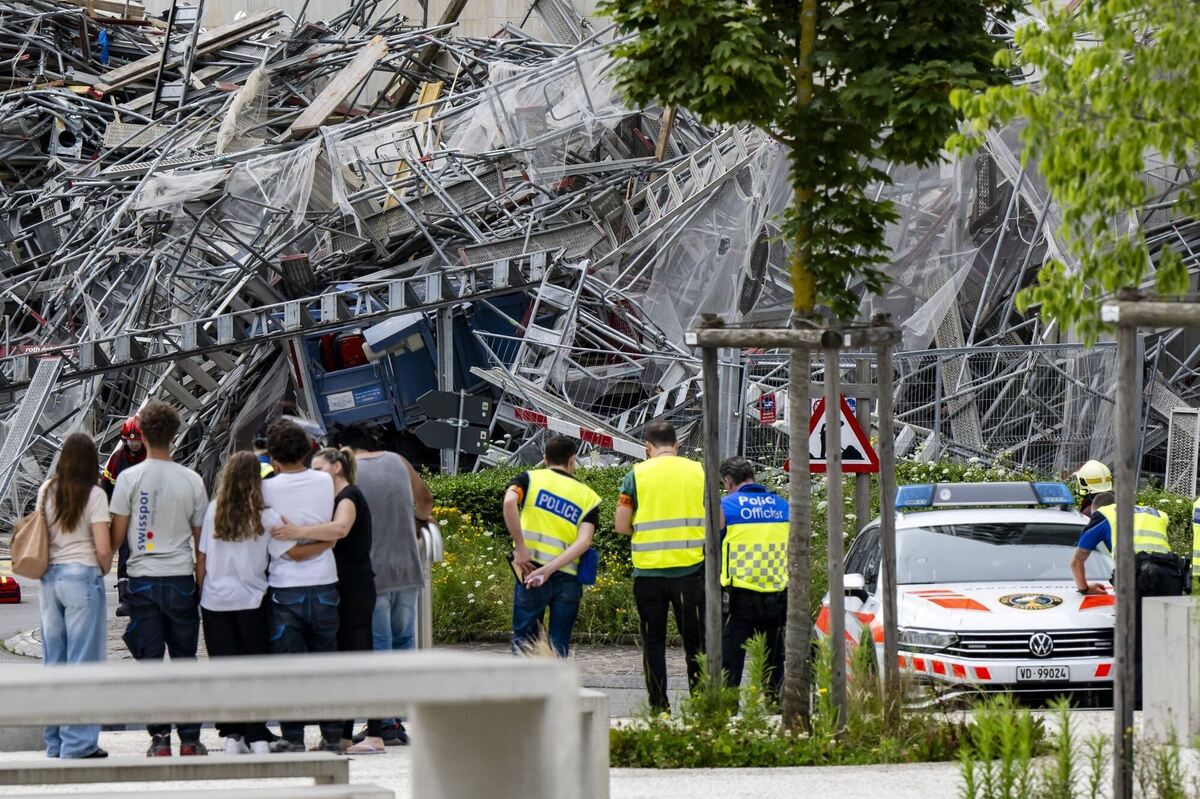 Einsturz des Malley Phare Turms in der Schweiz
