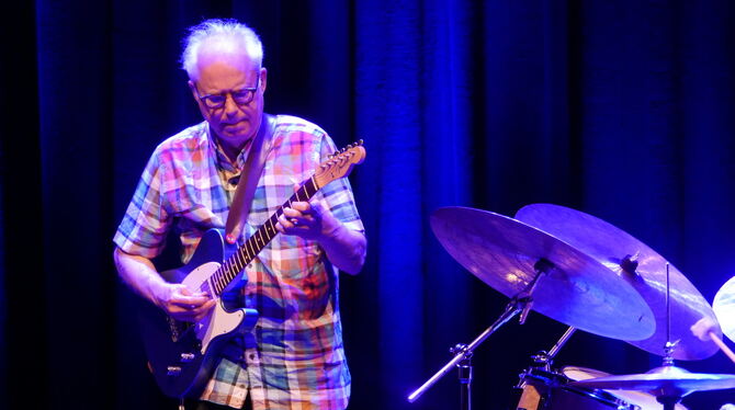 Introverierter Gitarrenkünstler: Bill Frisell im Sudhaus.