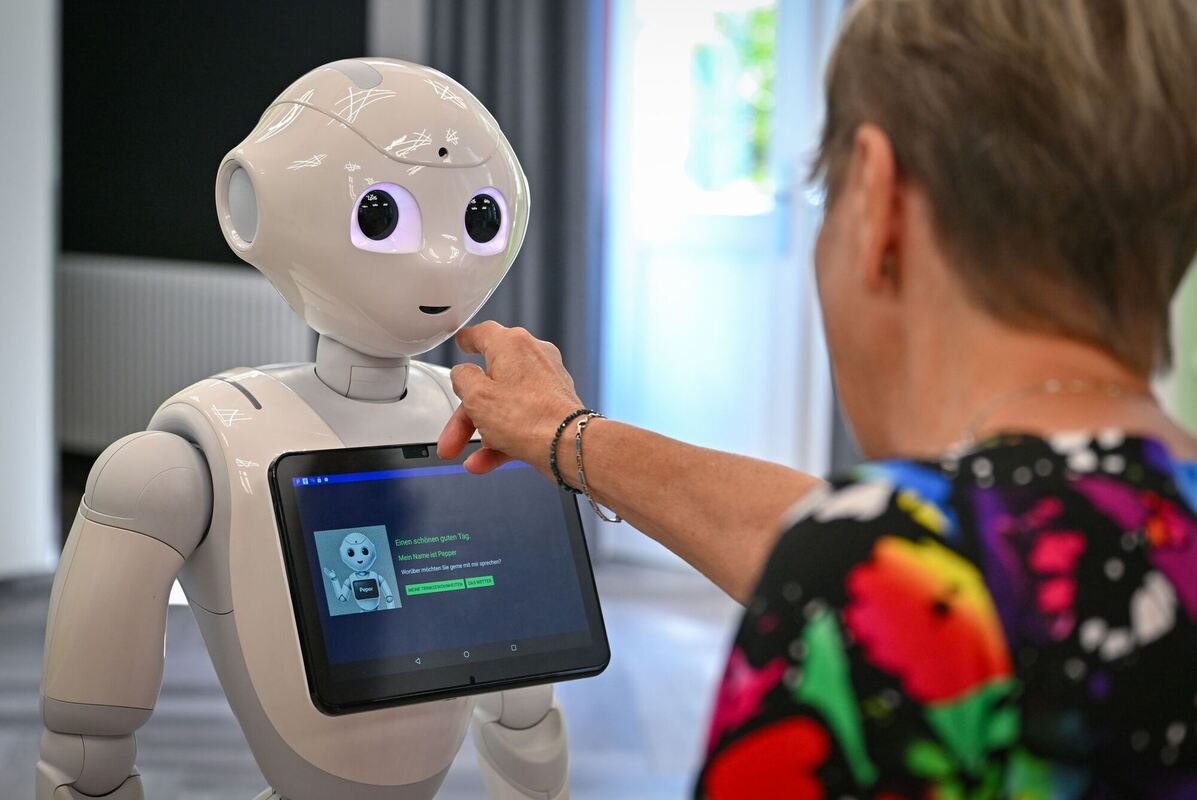 Pilotstudie zur Interaktion zwischen Mensch und Roboter Pilotstudie zur Interaktion zwischen Mensch und Roboter