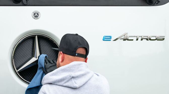 Daimler Truck stellt batterieelektrischen Fernverkehrs-Lkw vor Daimler Truck stellt batterieelektrischen Fernverkehrs-Lkw vor