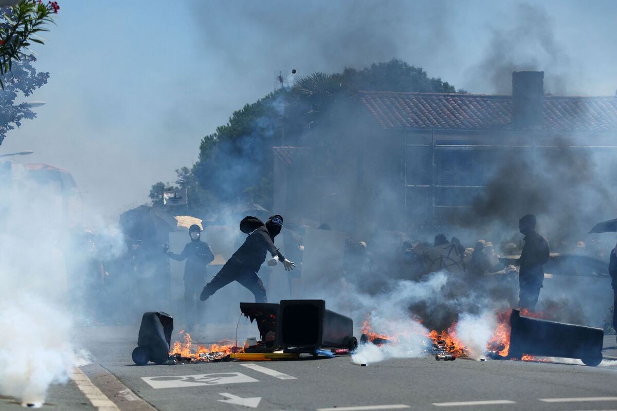 Demonstration und Ausschreitungen in La Rochelle