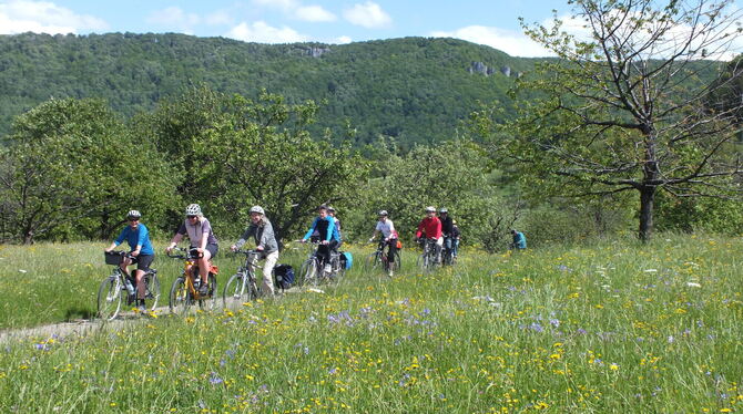 Eva Eckstein (links) hat schon unzählige Touren im ganzen »Länd geguidet«. FOTO: PRIVAT Eva Eckstein (links) hat schon unzählige Touren im ganzen »Länd geguidet«. FOTO: PRIVAT