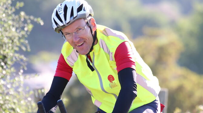 Radfahren, Rad, Fahrrad, Radrennen, Rennen, Sport, Non-Stop-Radrennen Der Pfullinger Jürgen Fodor auf seinem Fahrrad.