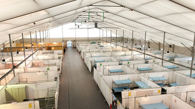 Flüchtlingsunterkunft Der Landkreis hat die Leichtbauhalle in der Betzinger Carl-Zeiss-Straße geräumt, Ende August übernimmt das Regierungspräsidium