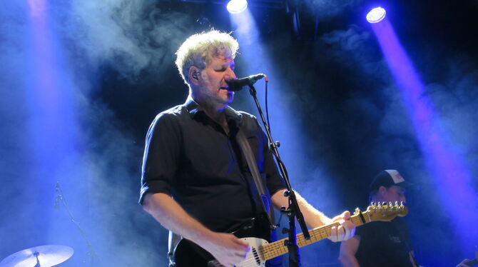 marcus wiebusch kettcar hafensounds-festival echaz-hafen foto akr Rockige Klänge, reflektierte Zeilen: Marcus Wiebusch beim Auftritt im Echaz-Hafen.
