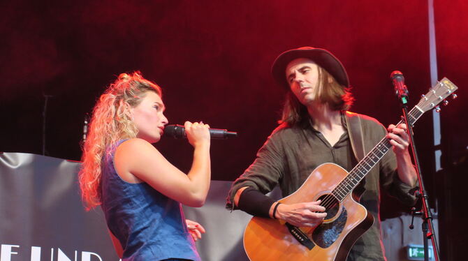 pauline und aleksi hafensounds-festival echaz-hafen foto akr Pauline Ruhe und Aleksi Rajala bei ihrem Auftritt als Vorgruppe.
