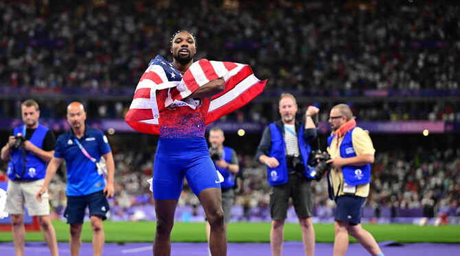 Olympiasieger nach Zielfoto-Entscheid: US-Sprinter Noah Lyles.  FOTO: KAPPELER/DPA