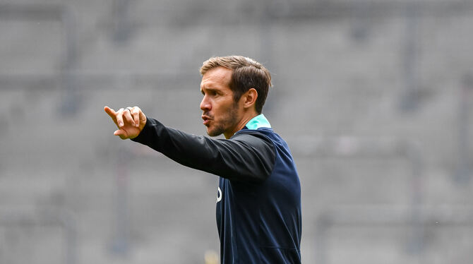Zeigt ab sofort an, wo es beim SC Freiburg langgeht: Julian Schuster. FOTO: HESS/EIBNER Zeigt ab sofort an, wo es beim SC Freiburg langgeht: Julian Schuster. FOTO: HESS/EIBNER