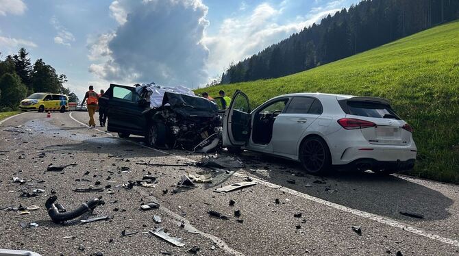 Drei Deutsche bei Unfall in der Schweiz umgekommen Drei Deutsche bei Unfall in der Schweiz umgekommen