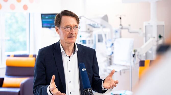 Bundesgesundheitsminister Lauterbach besucht Kinderkrankenhaus Bundesgesundheitsminister Lauterbach besucht Kinderkrankenhaus