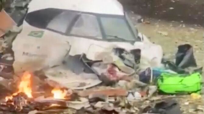 Passagieren-Flugzeug in Brasilien abgestürzt Passagieren-Flugzeug in Brasilien abgestürzt