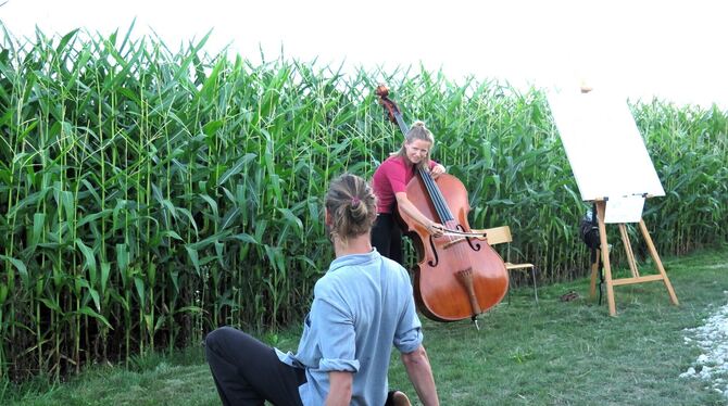 Jakob Jautz, Anna Stelzner Jakob Jautz und Anna Stelzner spielten »Wasser Memory« mit dem Publikum.