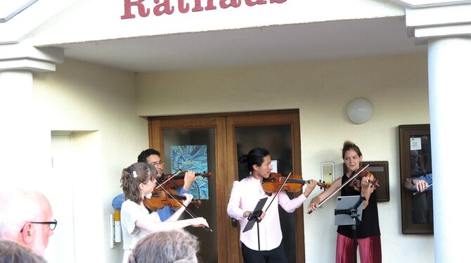 Ensemble auf der Suche, Immenhausen, Immenklang Auch vor dem Rathaus in Immenhausen wurde musiziert.