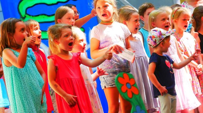 Kinderchorprojekt 40 Kinder aus der Region des Ludwig-Uhland-Chorverbands hatten am Sonntag ihren ersten gemeinsamen, großen Auftritt im Naturthea