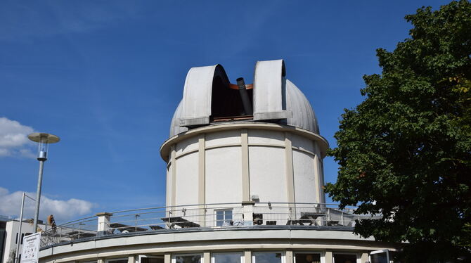 Sternwarte Die Tübinger Sternwarte heute: oben der Blick ins Weltall, unten die Gastronomie.