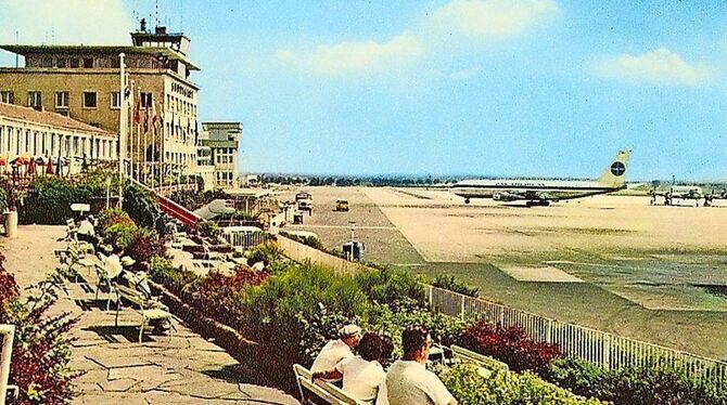 Nur ein kleiner Zaun trennte die Besucherterrasse vom Rollfeld. FOTOS: FLUGHAFEN STUTTGART Nur ein kleiner Zaun trennte die Besucherterrasse vom Rollfeld. FOTOS: FLUGHAFEN STUTTGART