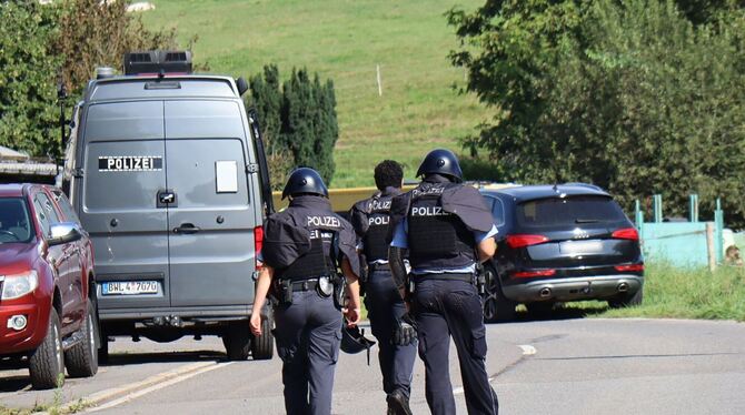 Polizeieinsatz nach möglicher Schussabgabe auf Polizisten Polizeieinsatz nach möglicher Schussabgabe auf Polizisten