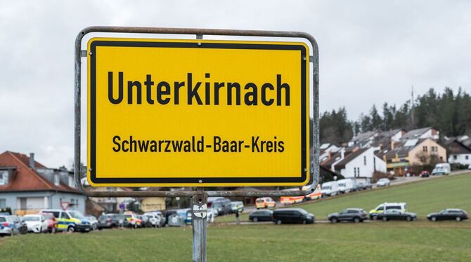 Mann droht bei Zwangsräumung - SEK im Einsatz Mann droht bei Zwangsräumung - SEK im Einsatz