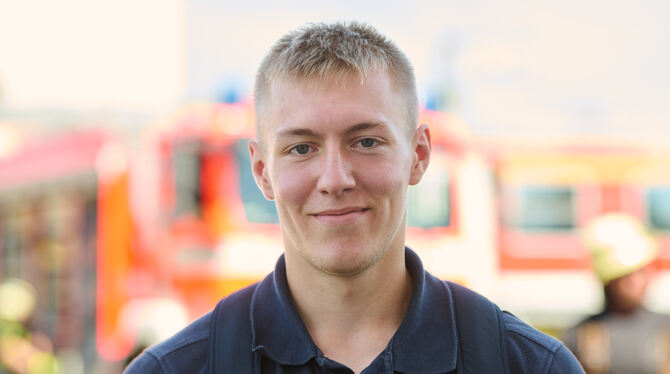 Übung Christoph Bauer aus Stuttgart absolviert seine Ausbildung zum Oberbrandmeister bei der Berufsfeuerwehr Reutlingen.