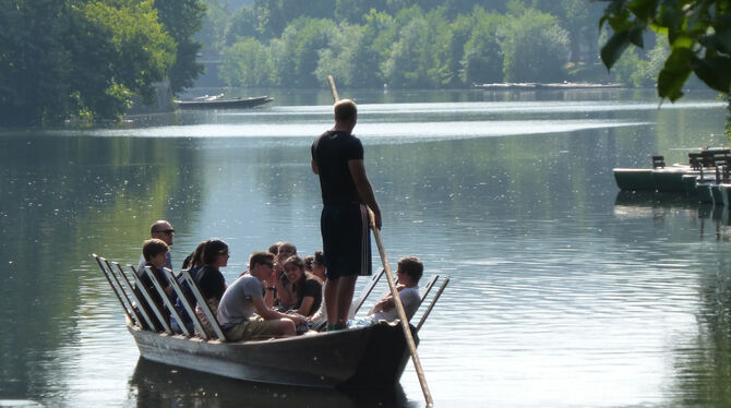 Stocherkahnfahrt in Tübingen. FOTO: HONNER/VERKEHRSVEREIN TÜBINGEN