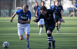 Kämpfen in der neuen Saison wieder im direkten Duell um Punkte: Sven Pichler (links), der neue Spielertrainer des SV Walddorf, u