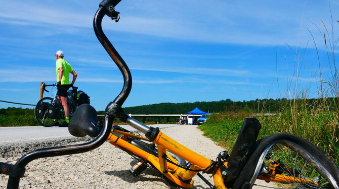 Verkehrsprävention Helm auf So übel kann es ausgehen, wenn ein Kind oder ein Erwachsener bei einem Unfall mit anderen Verkehrsteilnehmern kollidiert.