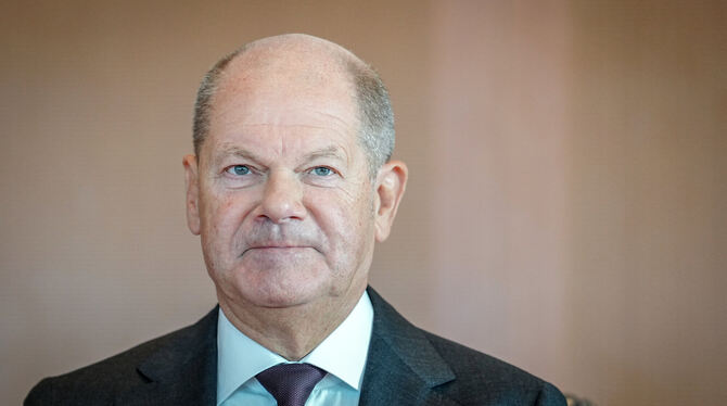 Bundeskanzler  Scholz (SPD) gründet eine Arbeitsgruppe mit der Union und den Ländern zum Thema Migration.