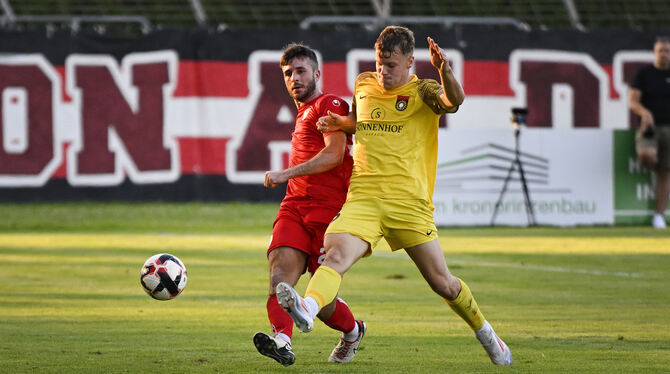 Jonas Vogler (links) und seine Kollegen in der Defensivreihe müssen wieder zu mehr Stabilität finden.