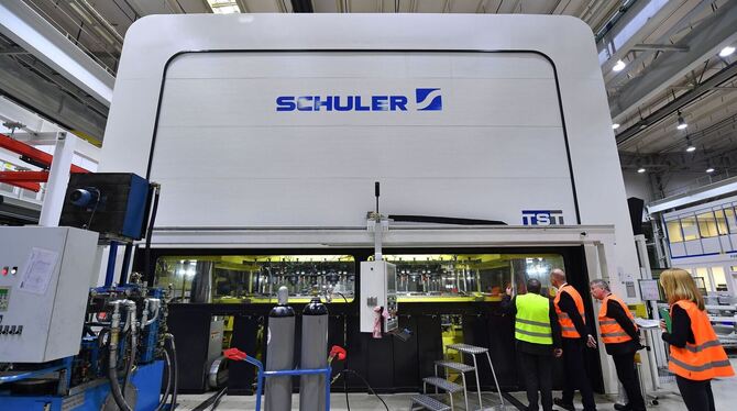 Thüringens Wirtschaftsminister besucht Schuler Pressen