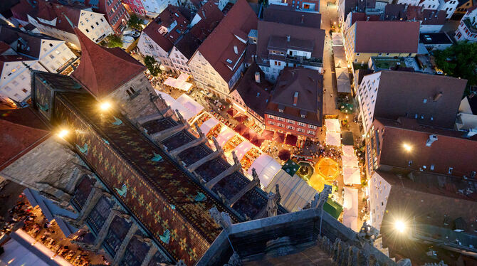Weindorf; Reutlingen; Bilanz; Blick vom Turm der Marienkirche Draufsicht vom Turm der Marienkirche aus: Die Bilanz des »Reutlinger Herbsts« fällt rundum zufriedenstellend aus.