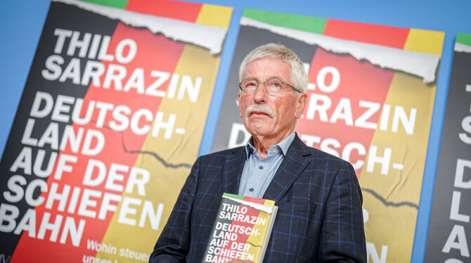 Thilo Sarrazin stellt sein neues Buch »Deutschland auf der schiefen Bahn. Wohin steuert unser Land?« auf einer Pressekonferenz