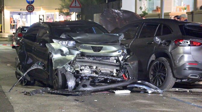Auto rast in Fußgänger: Zwei deutsche Schülerinnen sterben