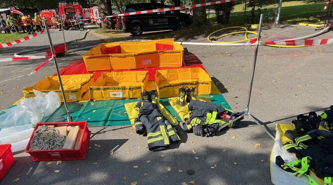 Die Feuerwehr bereitet sich vor: Chlorgas ist eine hochtoxische Substanz.