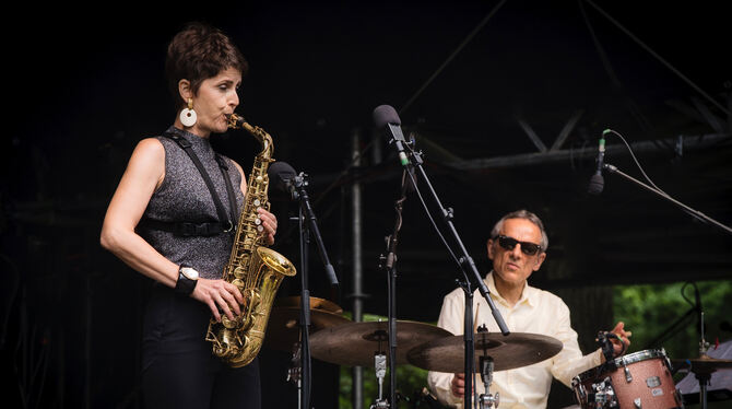 Das Duo mit Karolina Strassmayer und Drori Mondlak kommt am Samstag in den Jazzclub in der Mitte.
