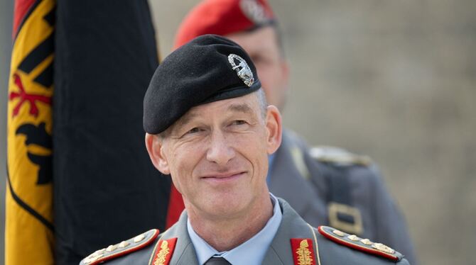 Kommandoübergabe Multinationales Kommando Operative Führung Kommandoübergabe Multinationales Kommando Operative Führung