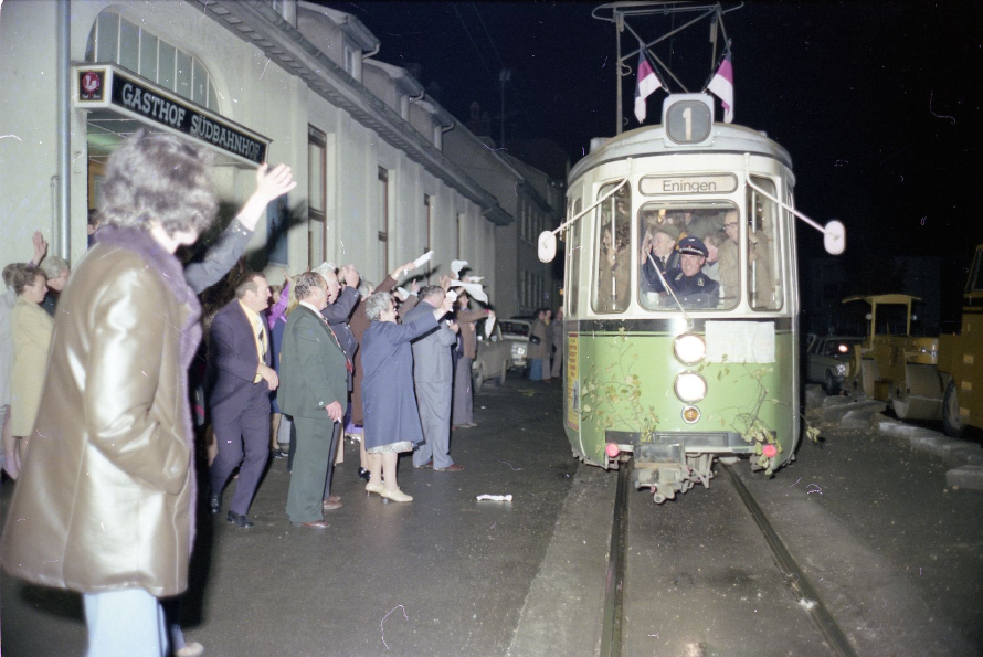 Straßenbahn Reutlingen; letzte Fahrt; 19. Oktober 1974 Viele Reutlinger trauern schon seit Tag 1 nach der Einstellung ihrer Straßenbahn am 19. Oktober 1974 der Tram nach - hier verabs