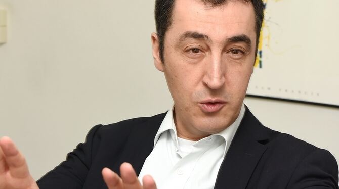 Cem Özdemir (49), seit 2008 einer der beiden Bundesvorsitzenden der Grünen, ist in Bad Urach geboren. Seit 1994 sitzt er mit Unt