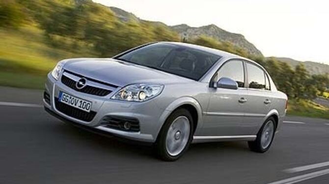 Freundlich und dynamisch wirkt das neue Gesicht des Opel Vectra.
FOTO: OPEL Freundlich und dynamisch wirkt das neue Gesicht des Opel Vectra.
FOTO: OPEL