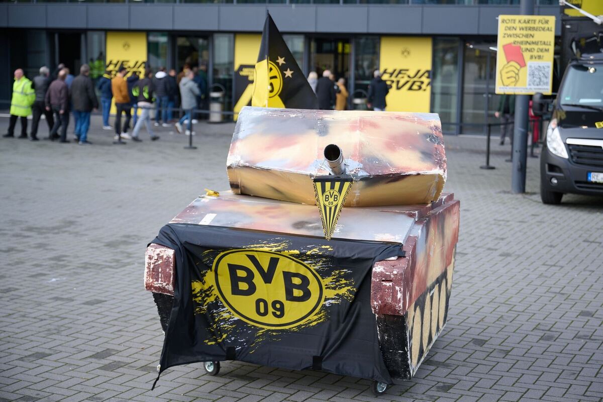 Mitgliederversammlung Borussia Dortmund - Protest